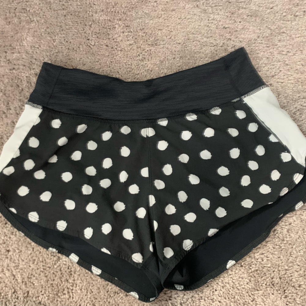 Outdoor voices Hudson style black polka dot shorts